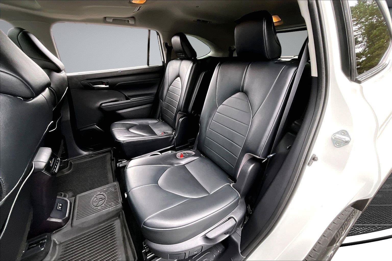 Used 2021 Toyota Highlander XLE AWD/4WD image 23