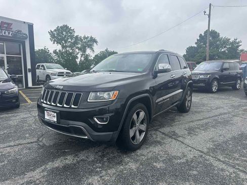 Used 2015 Jeep Cherokee Latitude w/ Comfort/Convenience Group AWD/4WD image 2