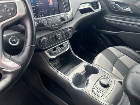 Certified 2024 GMC Terrain SLT image 11