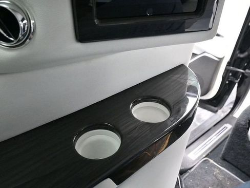 Used 2020 Cadillac Escalade ESV Platinum w/ Escalade Sport Edition image 28