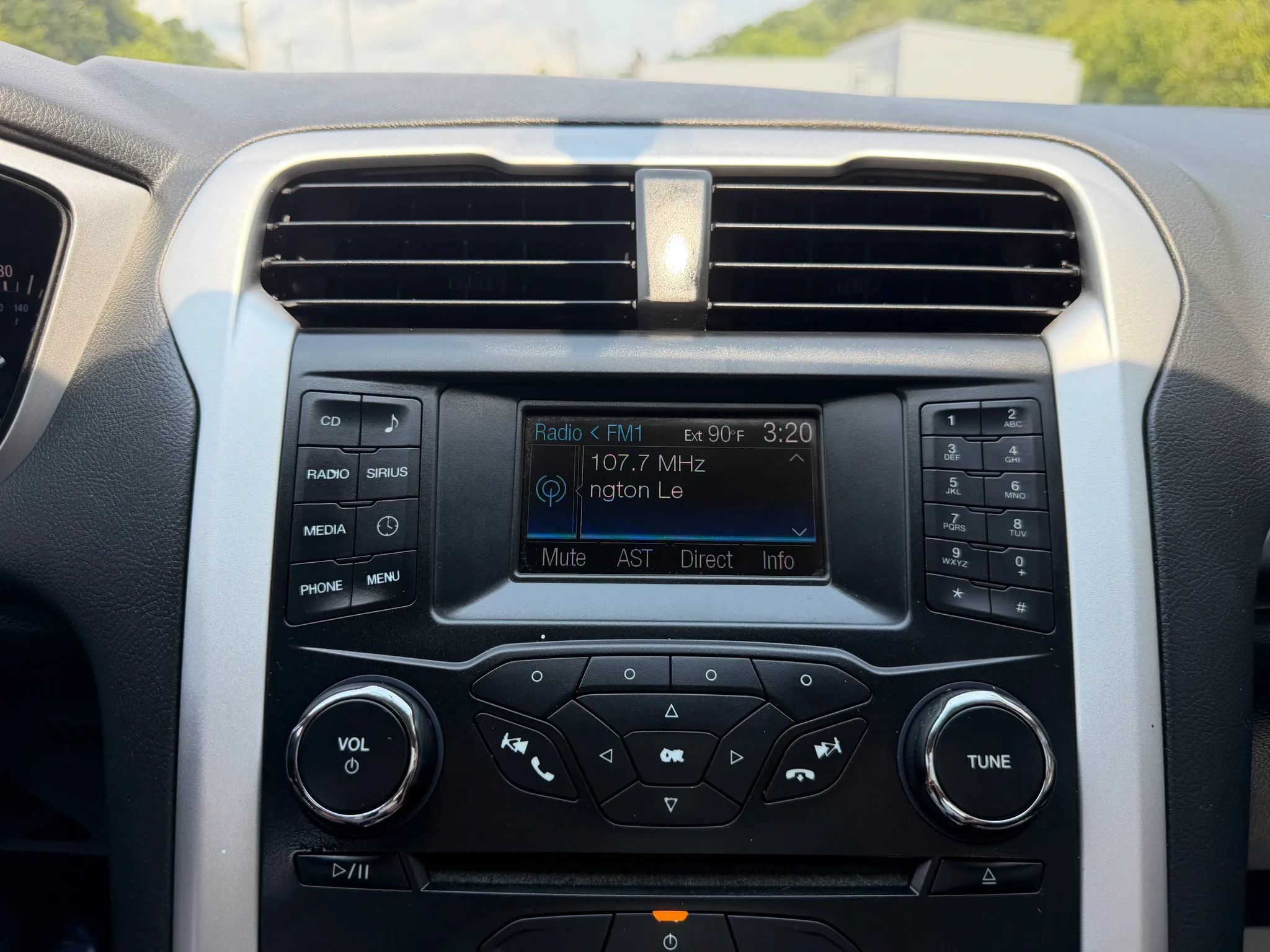Used 2014 Ford Fusion SE FWD image 29