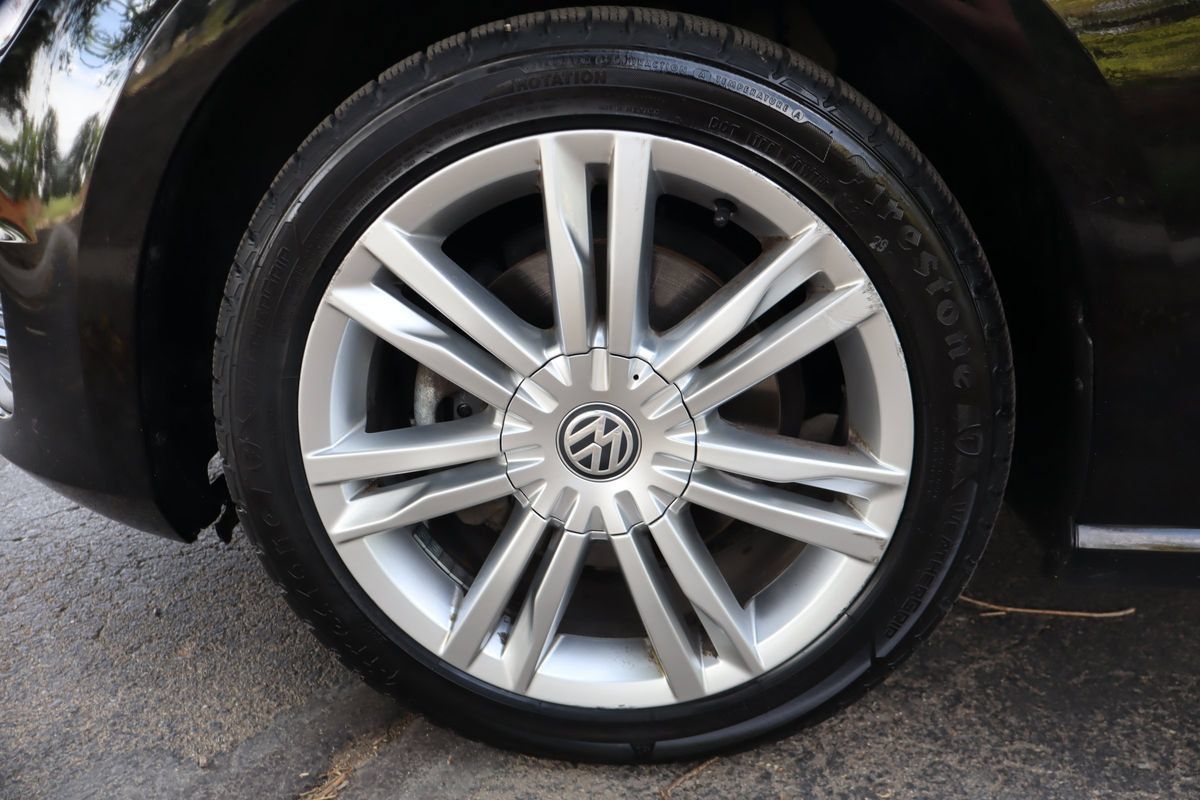 Used 2016 Volkswagen Golf Limited Edition FWD image 41