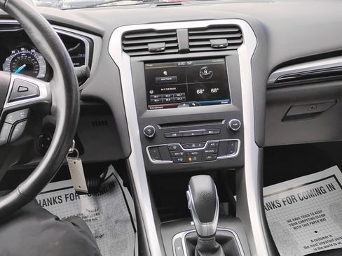 Used 2016 Ford Fusion SE image 7
