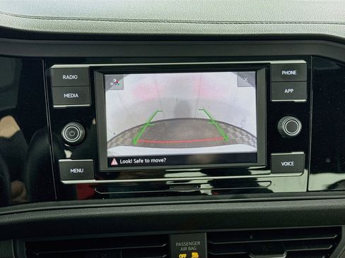 Used 2020 Volkswagen Jetta R-Line w/ R-Line Cold Weather Package FWD image 3