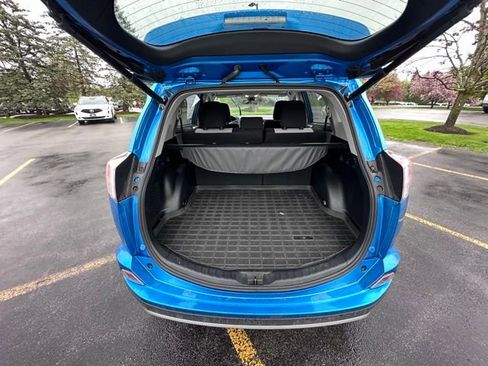 Used 2017 Toyota RAV4 XLE AWD/4WD image 10