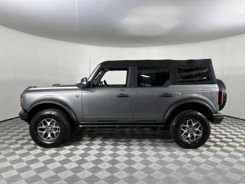 Used 2023 Ford Bronco Badlands image 10