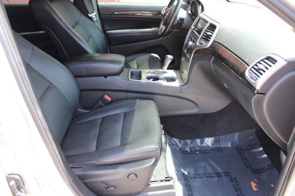 Used 2012 Jeep Grand Cherokee Laredo RWD image 12