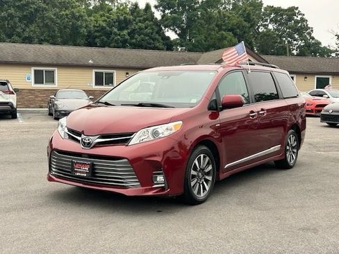 Used 2020 Toyota Sienna XLE w/ XLE Navigation Package AWD/4WD image 1