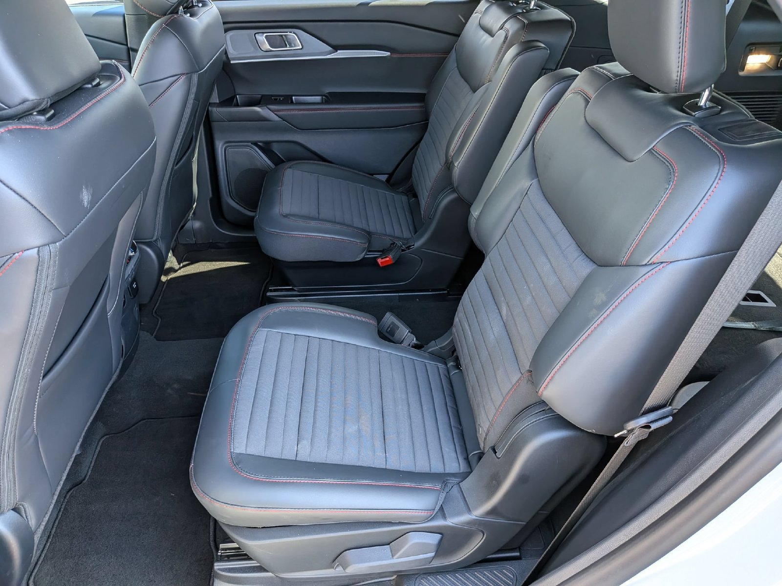 New 2026 Ford Explorer ST-Line w/ ST-Line Street Pack RWD image 24