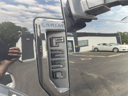 Used 2022 Ford F250 Lariat w/ Black Appearance Package image 22