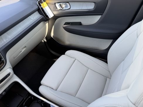 New 2026 Volvo XC40 B5 Plus w/ Climate Package image 15