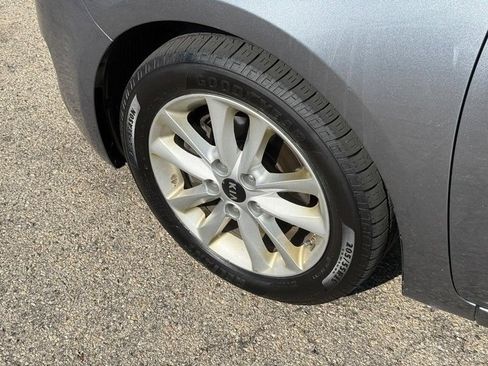 Used 2017 Kia Forte S FWD image 10