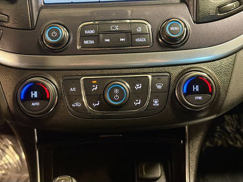 Used 2016 Chevrolet Impala LT w/ Convenience Package image 21