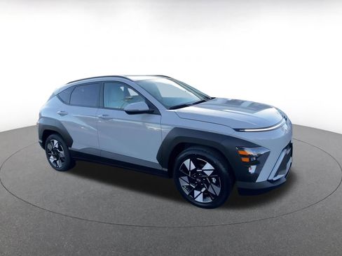 Used 2025 Hyundai Kona SEL image 2