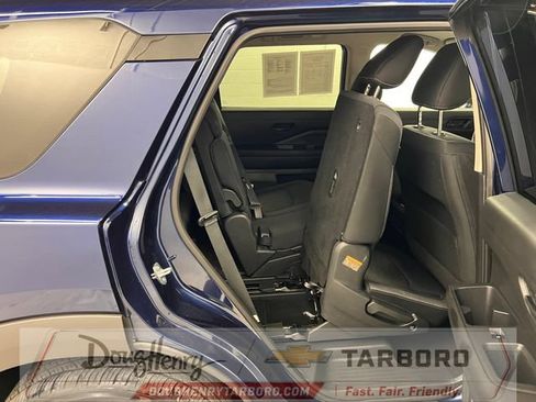 Used 2025 Nissan Pathfinder SV FWD image 43
