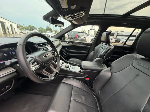 Used 2022 Jeep Grand Cherokee Overland w/ Adv Protech Group III AWD/4WD image 4