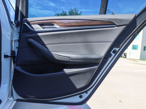 Used 2019 BMW 530i RWD image 11