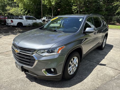 Used 2020 Chevrolet Traverse LT AWD/4WD image 3