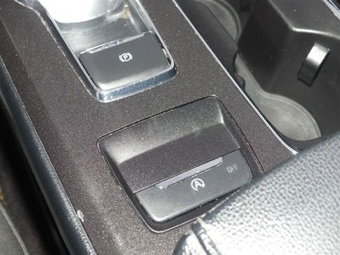 Used 2017 Ford Fusion SE w/ Fusion SE Technology Package image 38