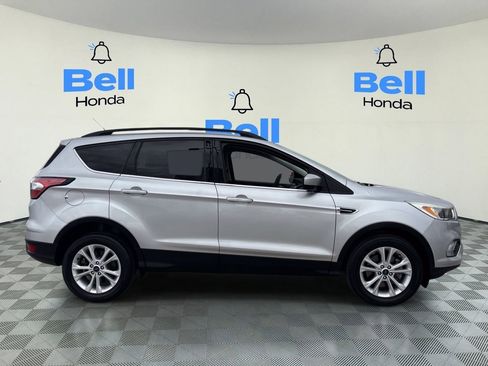 Used 2018 Ford Escape SE FWD image 4