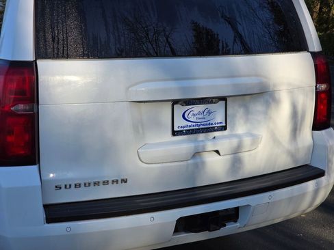 Used 2018 Chevrolet Suburban LT image 32