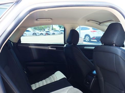 Used 2020 Ford Fusion SE image 28