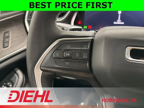 New 2025 Jeep Grand Cherokee Limited w/ Black Appearance Package image 27