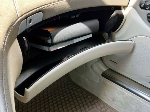 Used 2009 Mercedes-Benz SL 550 image 34