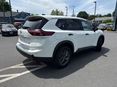 Used 2024 Nissan Rogue S AWD/4WD image 5