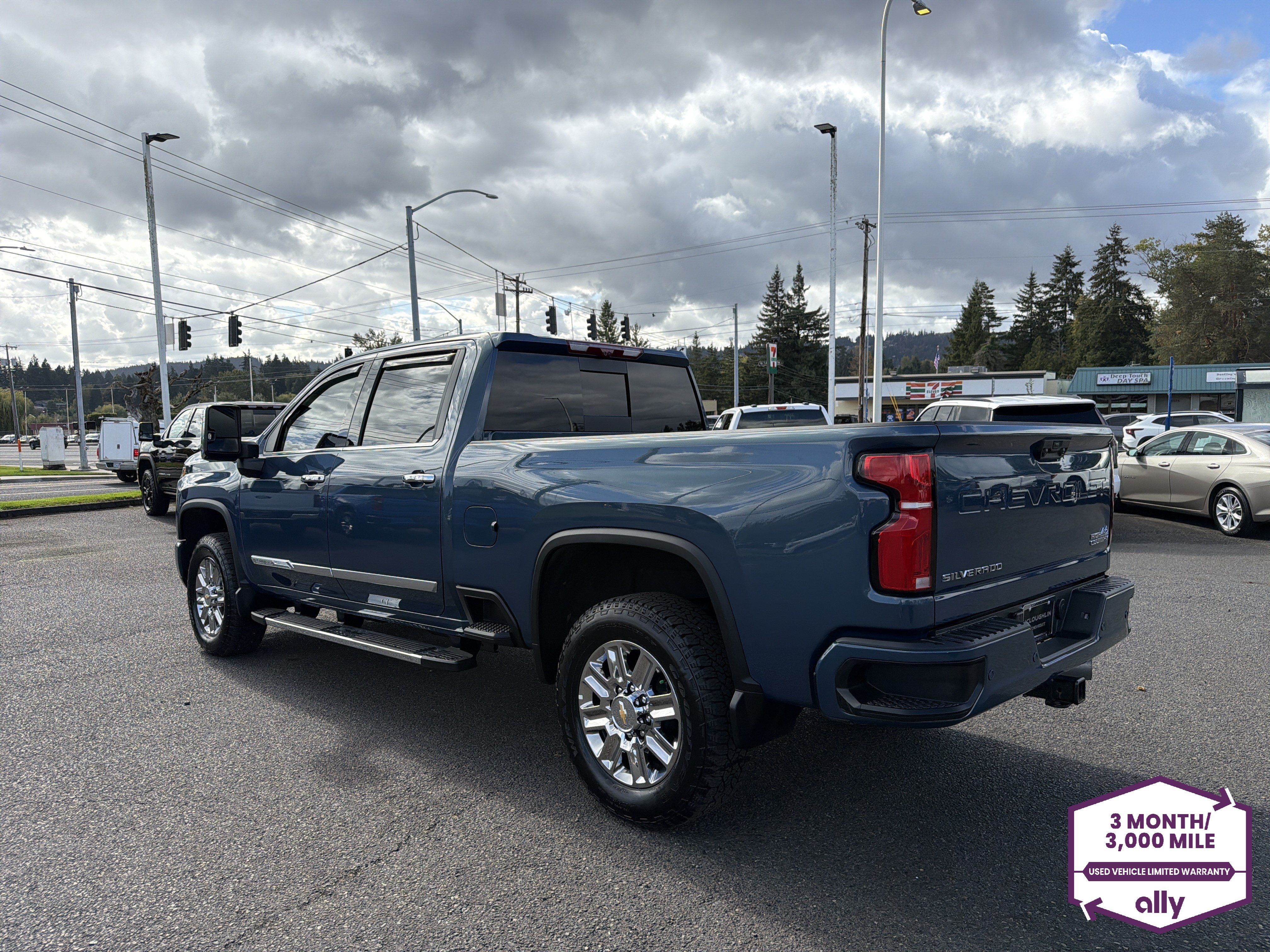 Used 2026 Chevrolet Silverado 2500 High Country w/ Technology Package AWD/4WD image 3