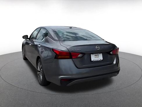 Used 2025 Nissan Altima 2.5 SV FWD image 11