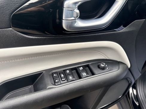 Used 2022 Jeep Compass Limited image 12