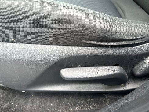 Used 2022 Toyota RAV4 LE image 13