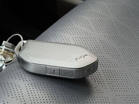 Used 2026 Kia Carnival FWD image 21