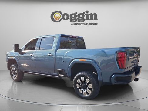 Used 2026 GMC Sierra 2500 Denali w/ Denali Reserve Package image 3