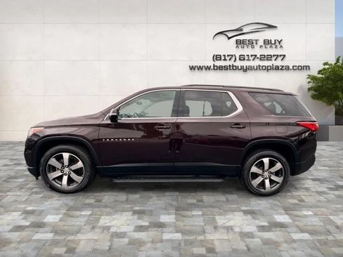 Used 2019 Chevrolet Traverse LT w/ LT Premium Package FWD image 4