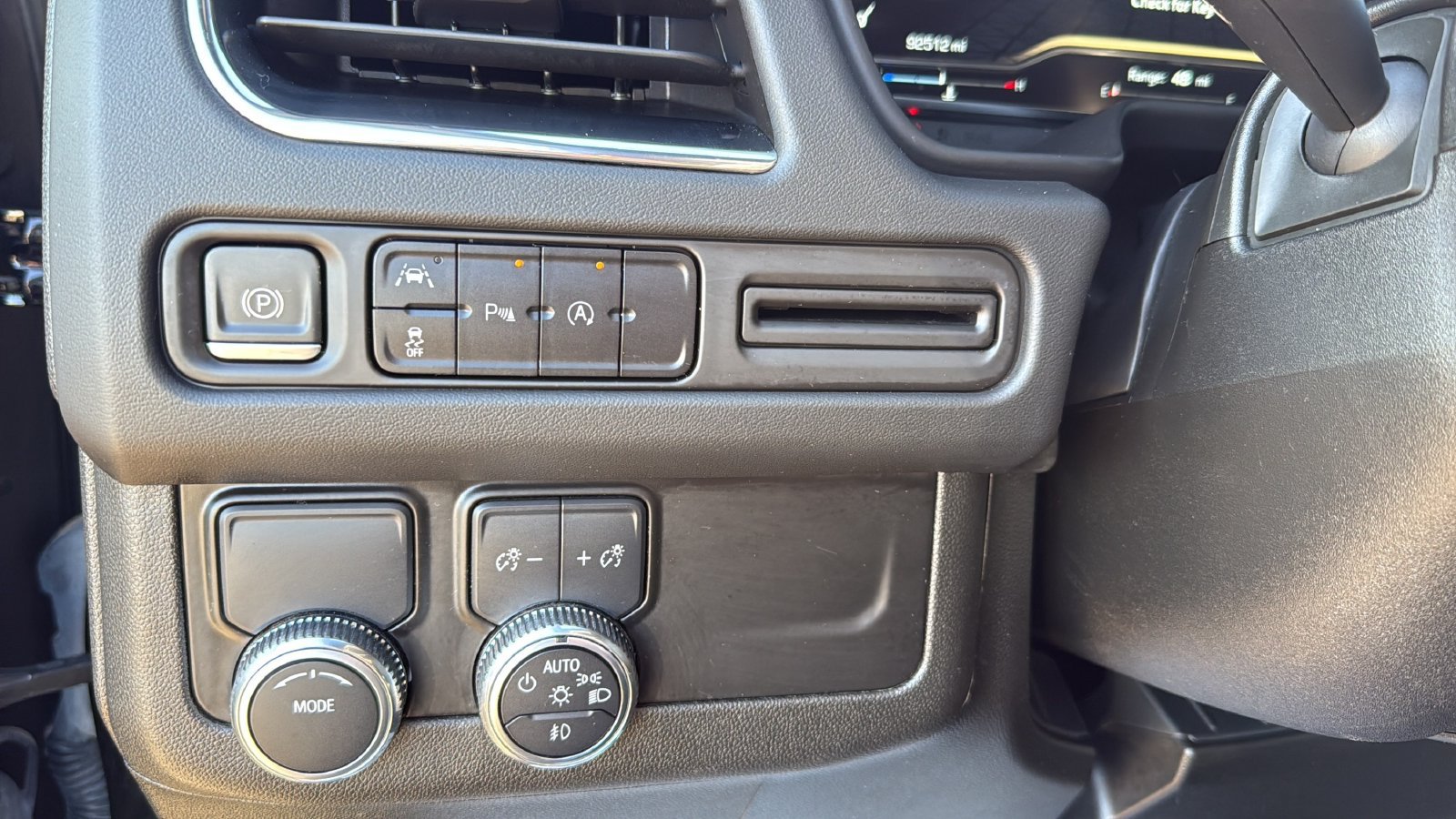 Used 2023 GMC Yukon XL SLE RWD image 14