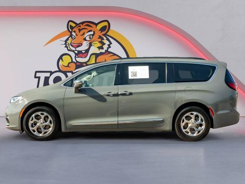 Used 2022 Chrysler Pacifica Limited FWD image 9
