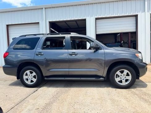 Used 2017 Toyota Sequoia SR5 w/ Premium Package RWD image 4
