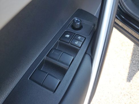 Used 2026 Toyota Corolla Cross L image 18