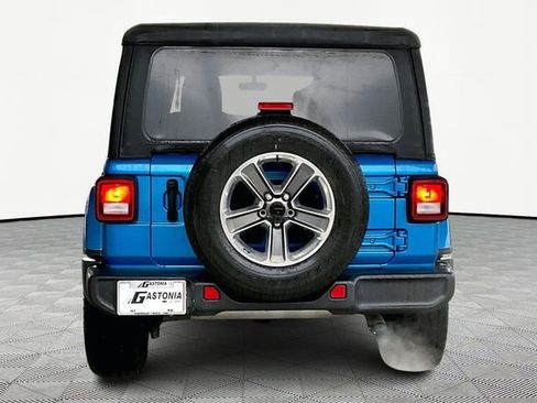 Used 2022 Jeep Wrangler Unlimited Sahara image 6