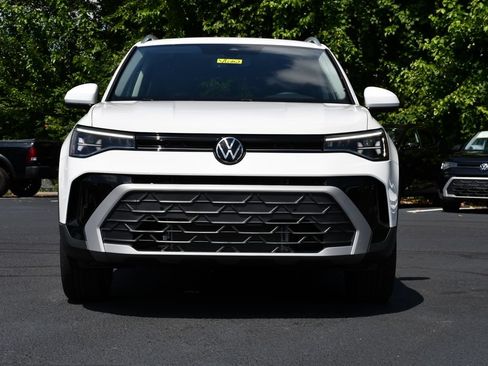 New 2026 Volkswagen Taos SE AWD/4WD image 2