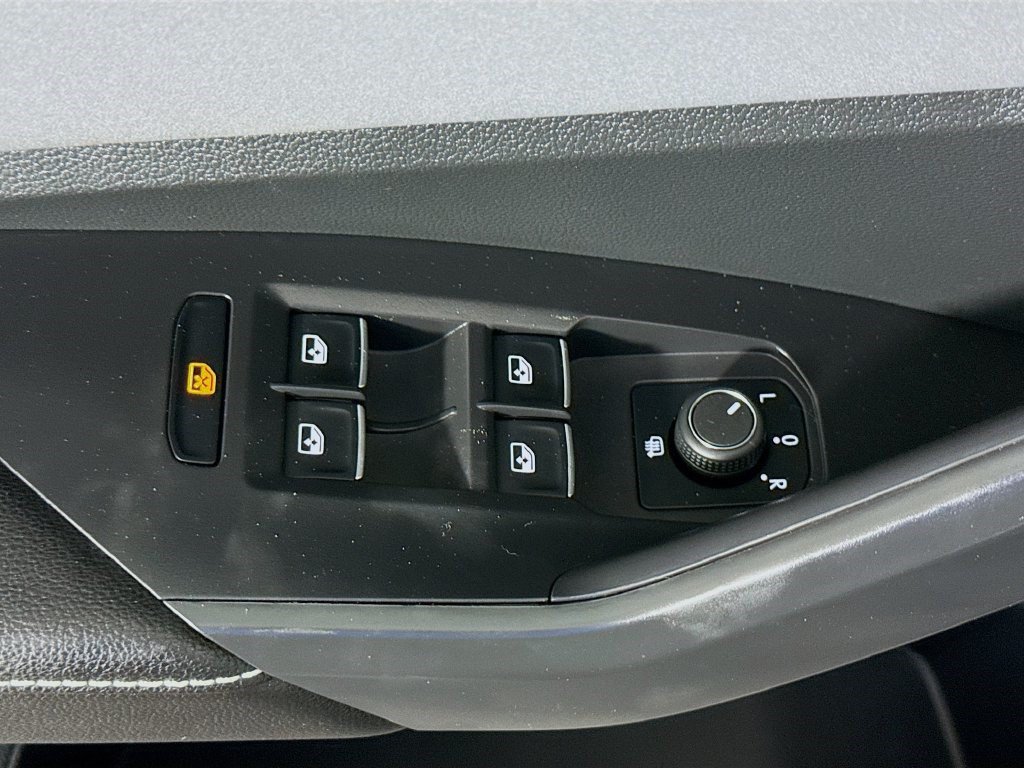 Used 2025 Volkswagen Jetta SE FWD image 23