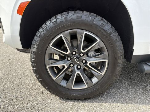 Used 2021 Chevrolet Tahoe Z71 w/ Z71 Off-Road Package image 13