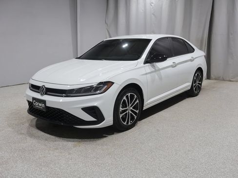 Used 2025 Volkswagen Jetta Sport FWD image 5