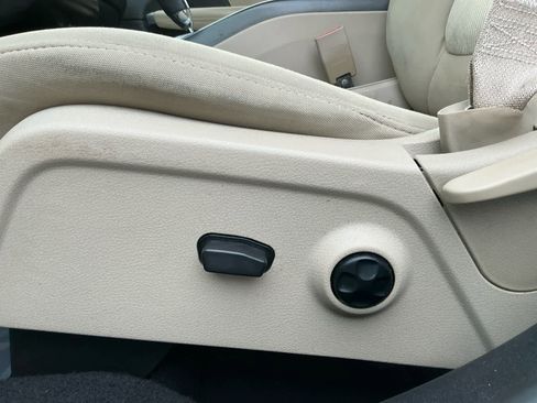 Used 2020 Dodge Journey SE w/ SE Popular Equipment Group image 21