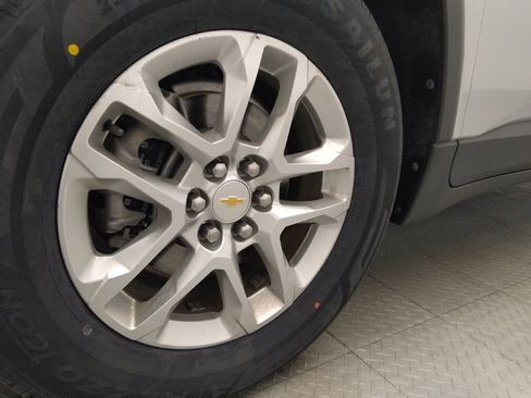 Used 2021 Chevrolet Traverse LT FWD image 31