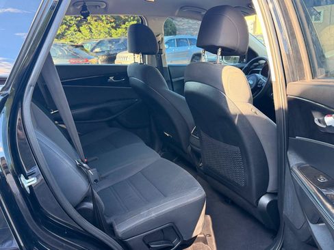 Used 2017 Kia Sorento FWD image 21
