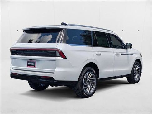 New 2025 Lincoln Navigator Reserve image 2