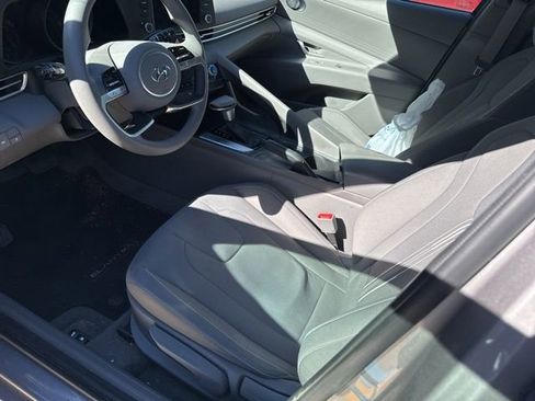 Used 2023 Hyundai Elantra SEL image 14